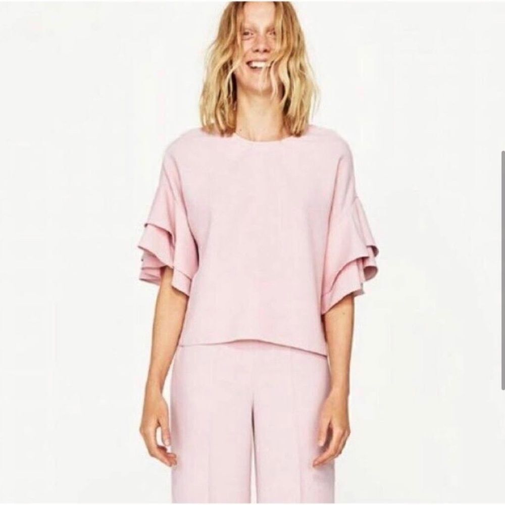 ZARA WOMAN DOUBLE FLOUNCE BLUSH
COLORED RUFFLE SHORT SLEEVE BLOUSE || size Small